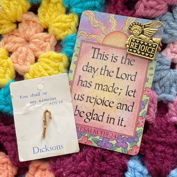 Christian Pin Bundle‎ - Picture 1 of 4